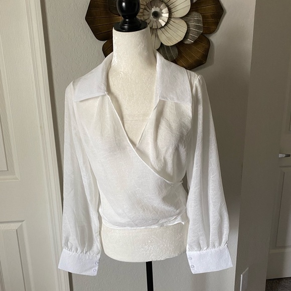 Adora Collared Long Sleeve Wrap Top NIP - Picture 1 of 10